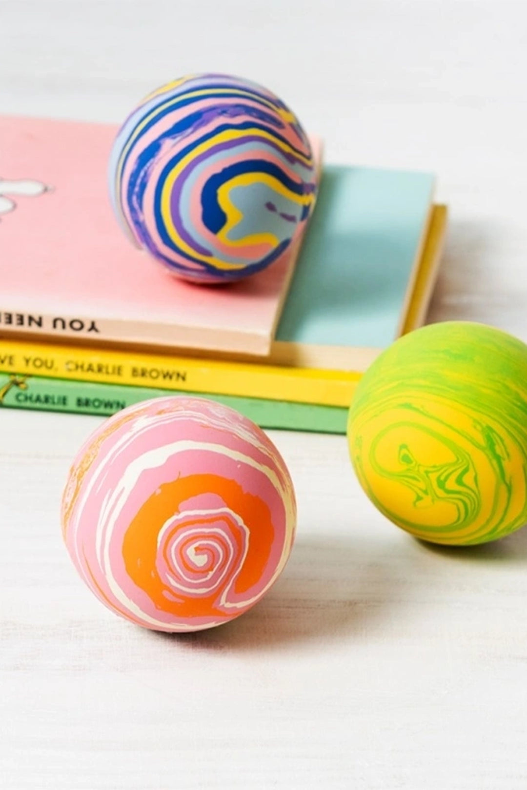 Super-Swirly Bouncy Ball