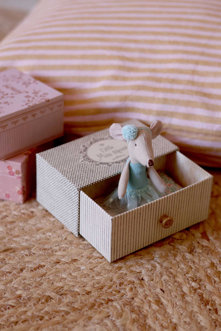 Dance Mouse In Daybed, Little Sister