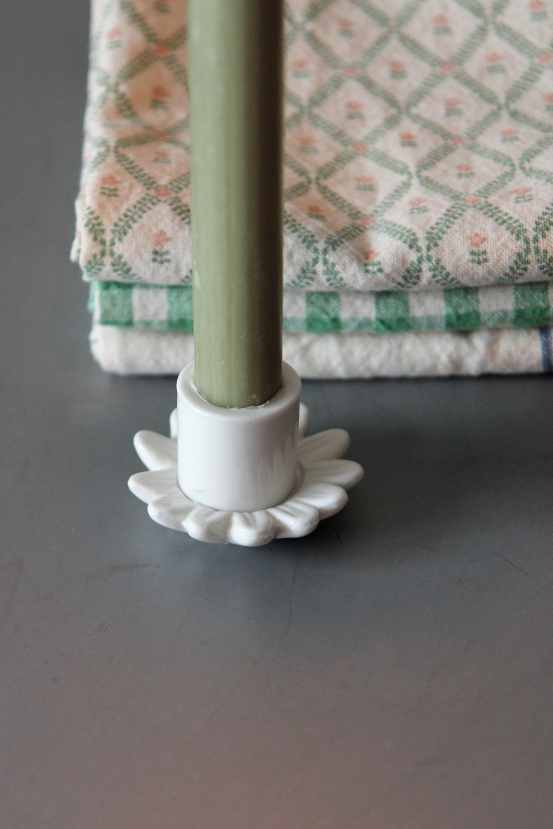 Flower Candle Holder / White