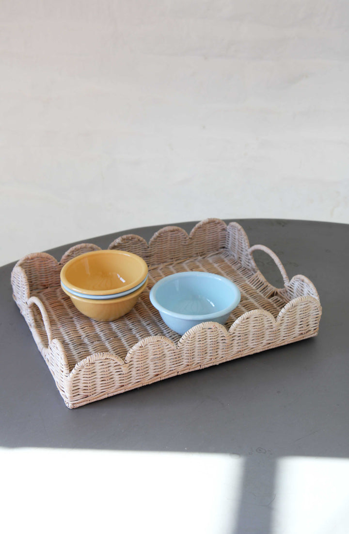 Rattan Scalloped Tray / White