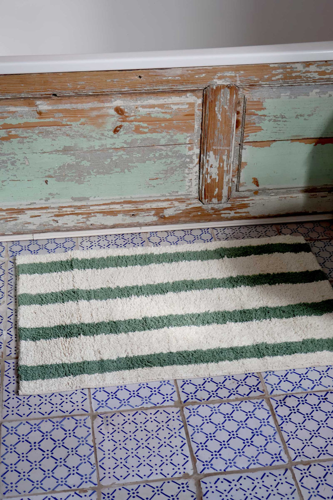 Striped Tufted Bathmat 50x80cm / Green White