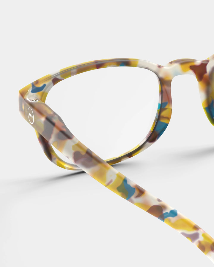 izipizi reading glasses shape B in blue tortoise hinge