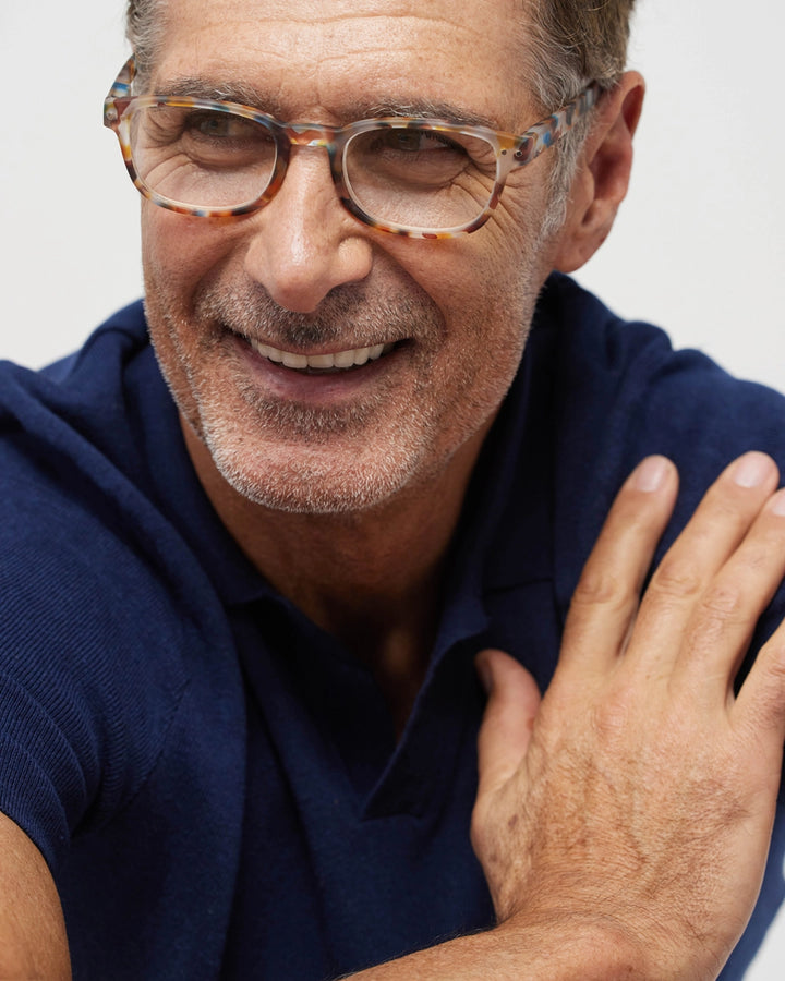 male model wearing izipizi reading glasses shape B in blue tortoise