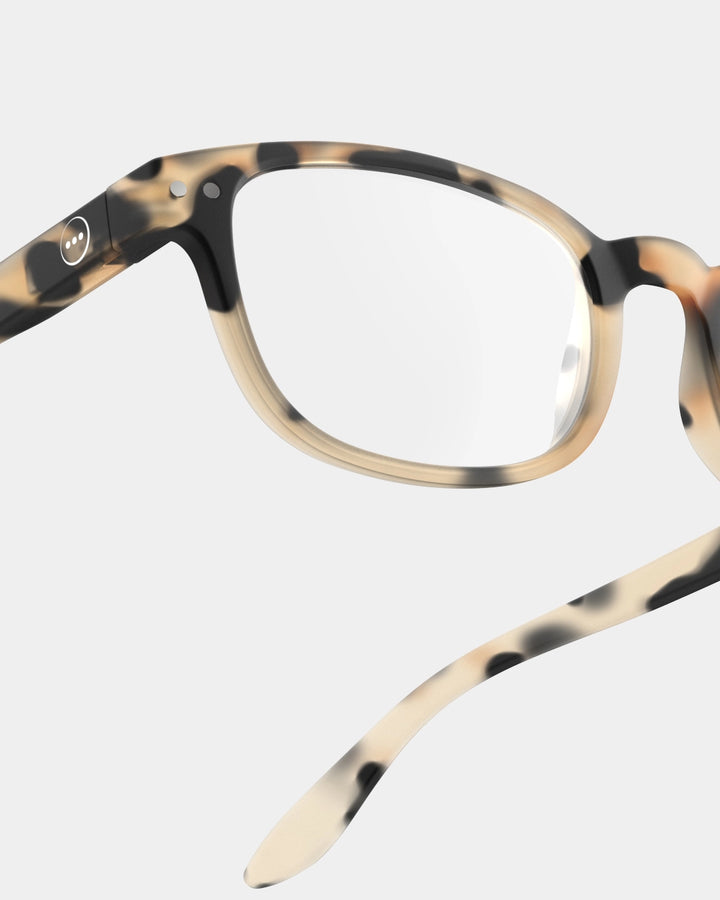 izipizi reading glasses shape B in light tortoise lens