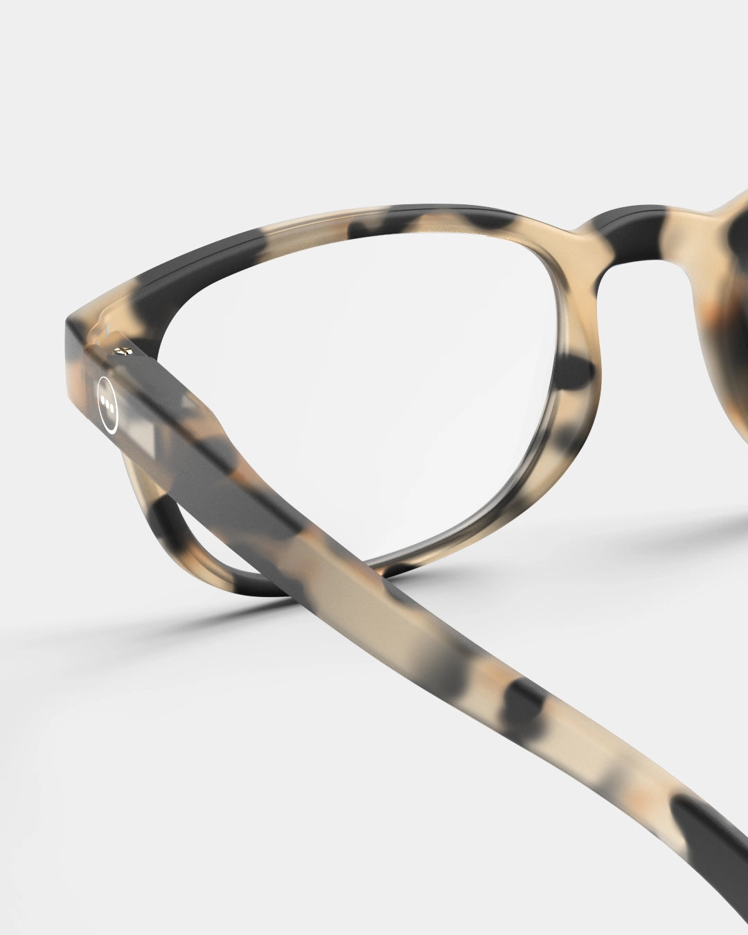 izipizi reading glasses shape B in light tortoise hinge