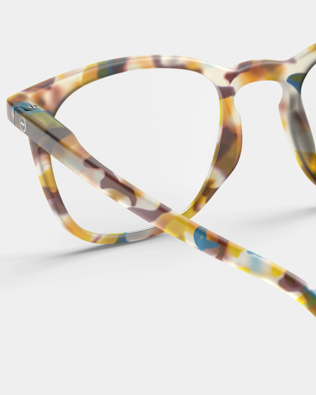 izipizi reading glasses shape E in blue tortoise hinge