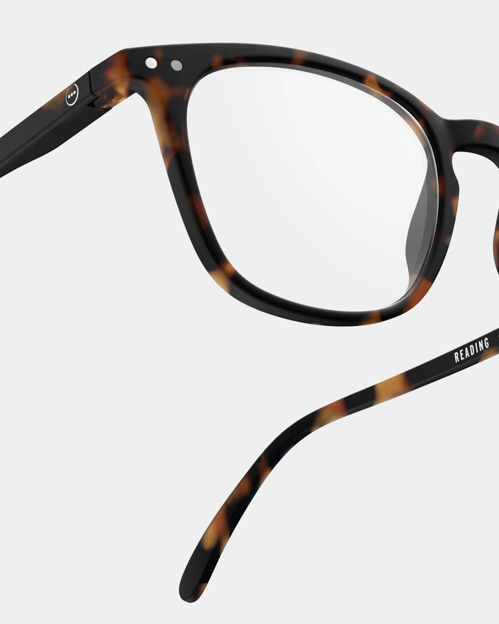 izipizi reading glasses shape E in tortoise lens