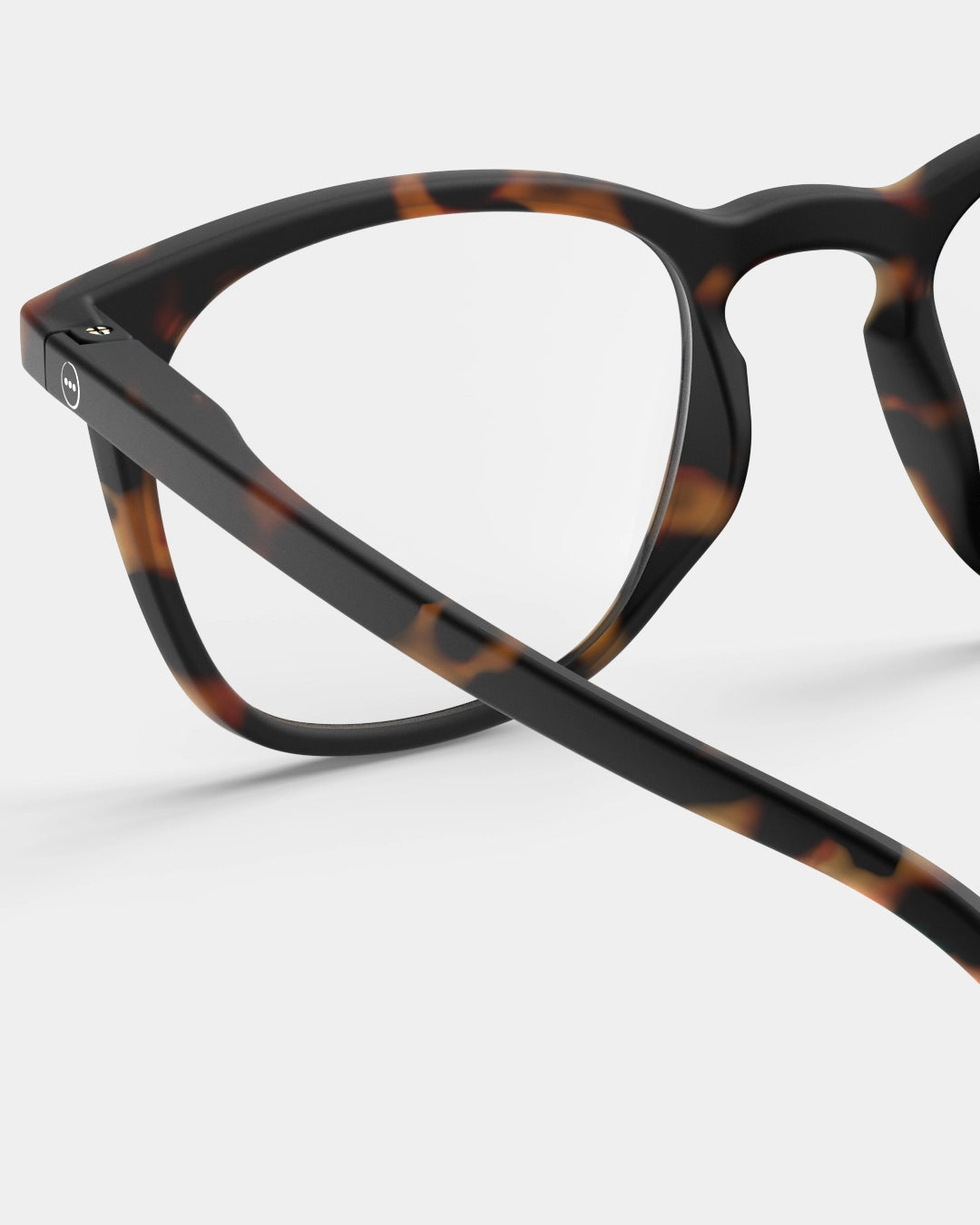izipizi reading glasses shape E in tortoise hinge