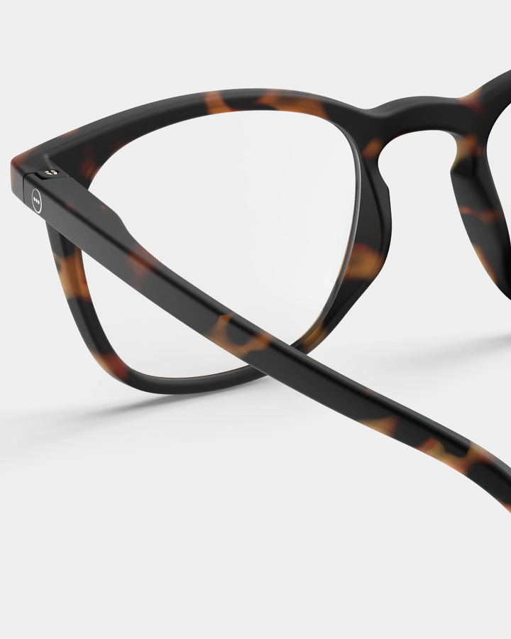 izipizi reading glasses shape E in tortoise hinge