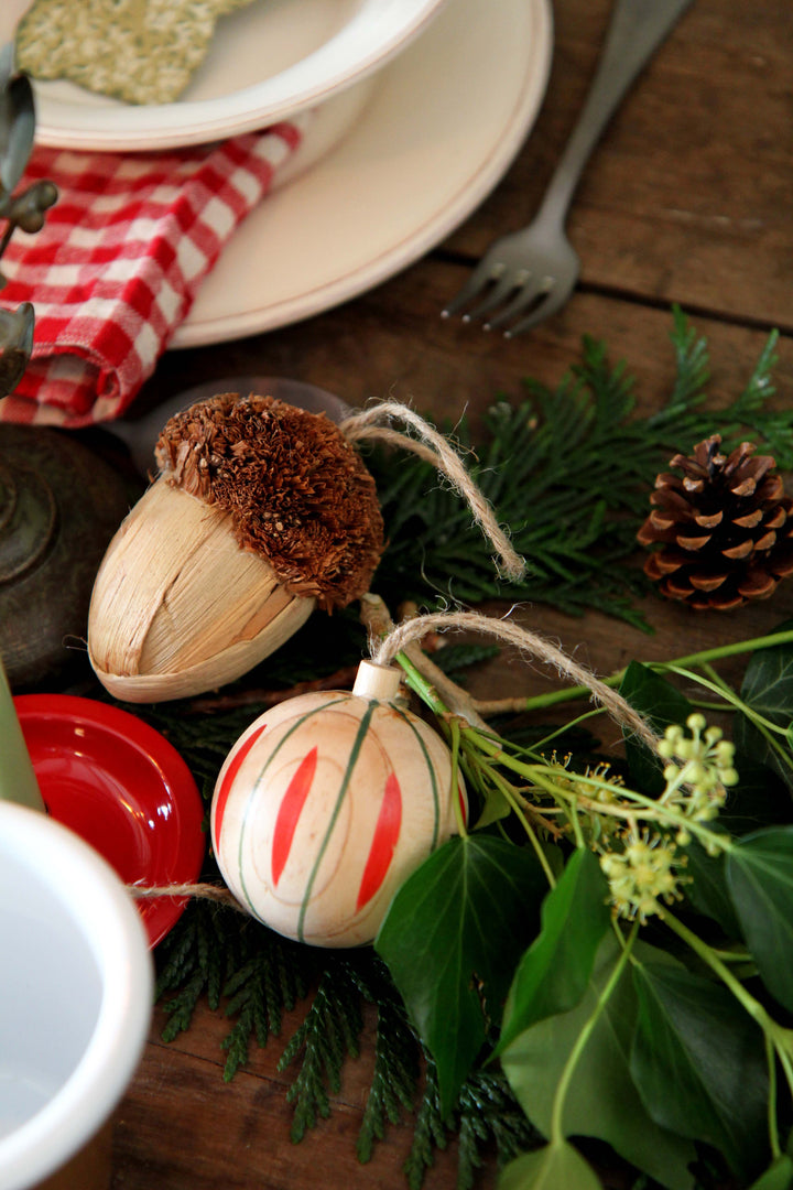 Natural Rattan Acorn Dec