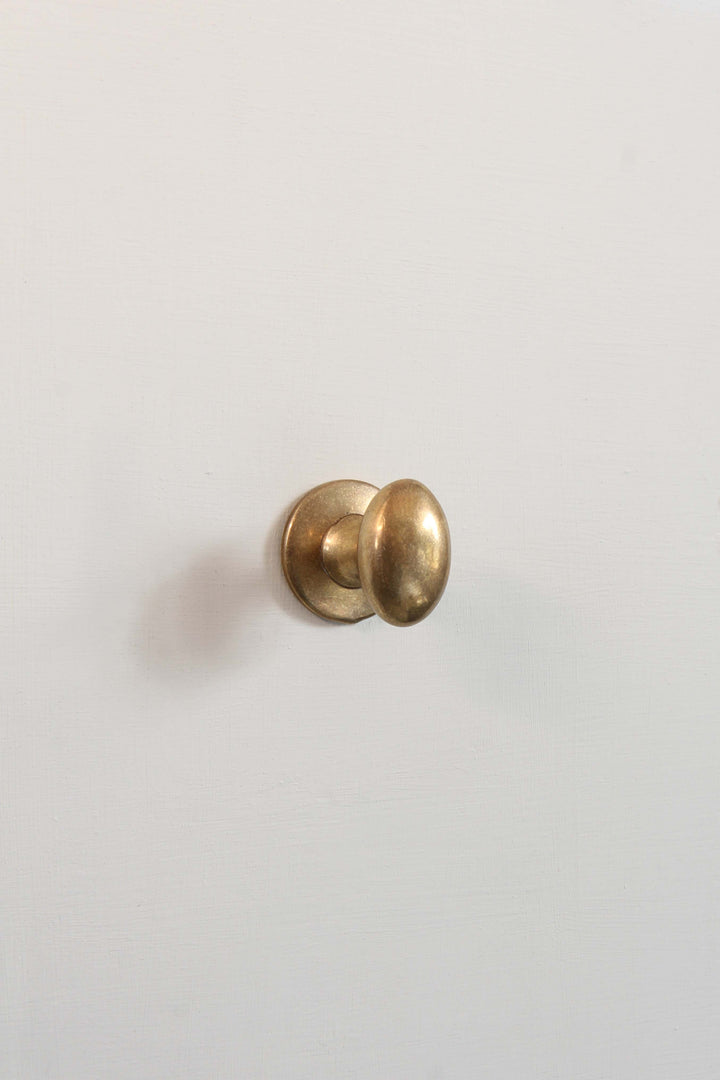 Oval Cupboard Knob with Back Plate / Antique Brass 27mm