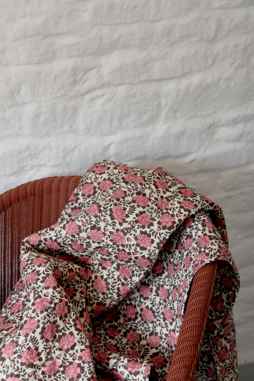 Quilt Natural w/Light Pink and Brown Flower Pattern