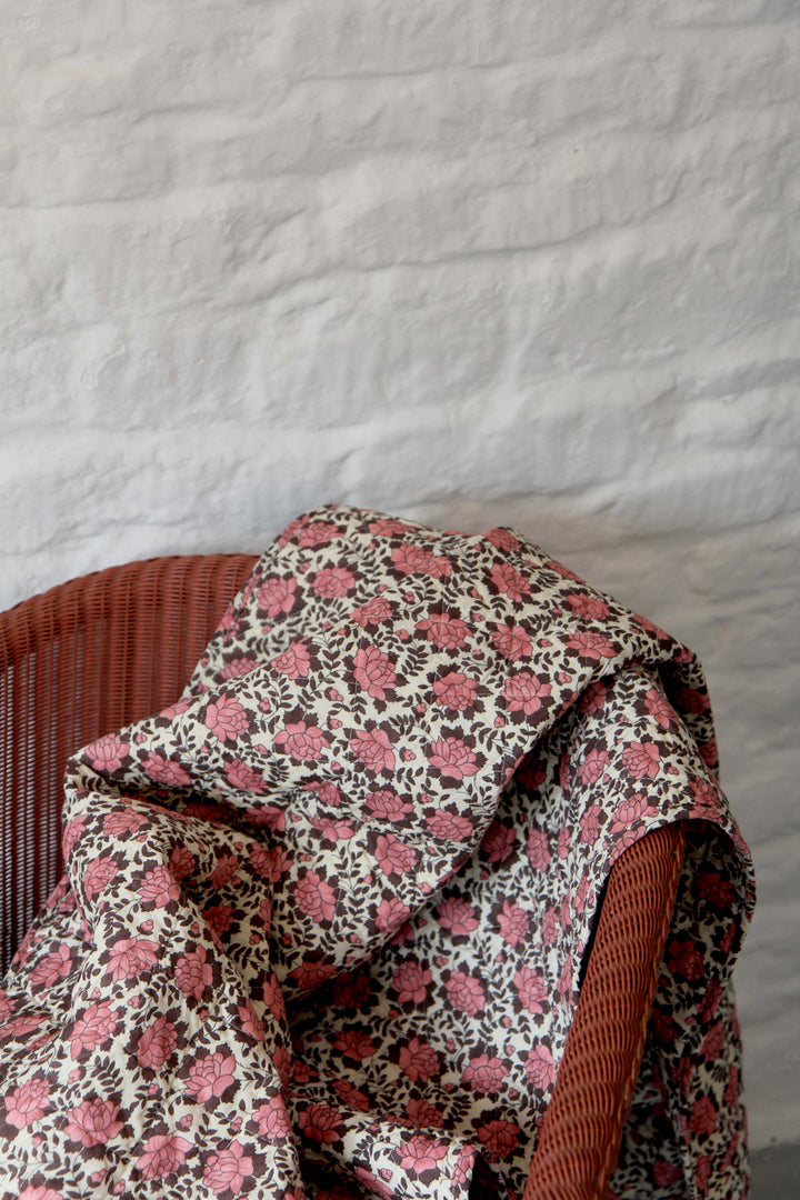 Quilt Natural w/Light Pink and Brown Flower Pattern