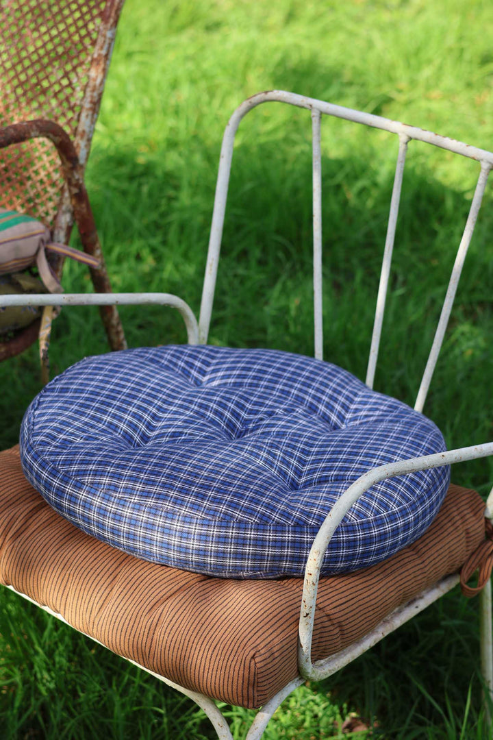 Round Checked Woven Chair Pad / Blue Grey