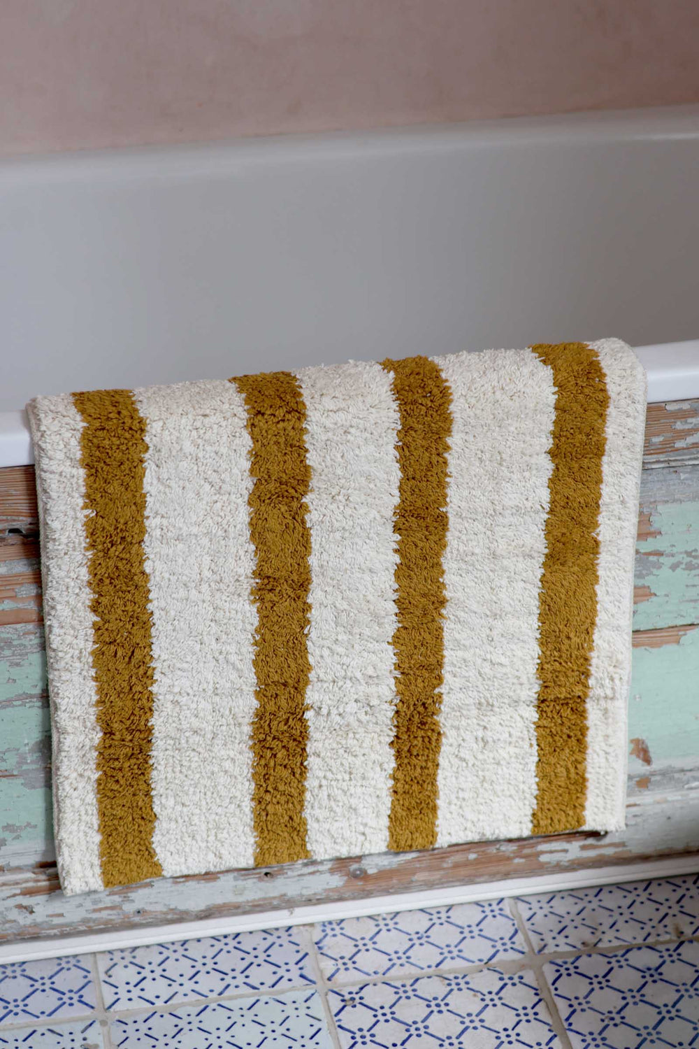 Striped Tufted Bathmat 50x80cm / Mustard White
