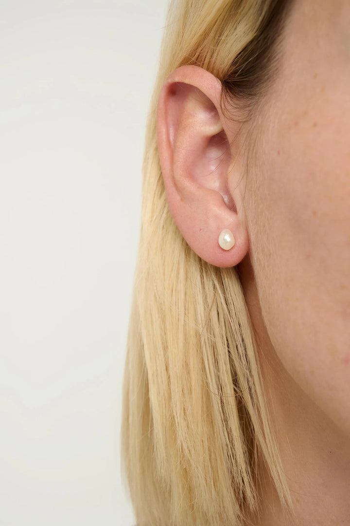 Baroque Pearl Earrings / Gold