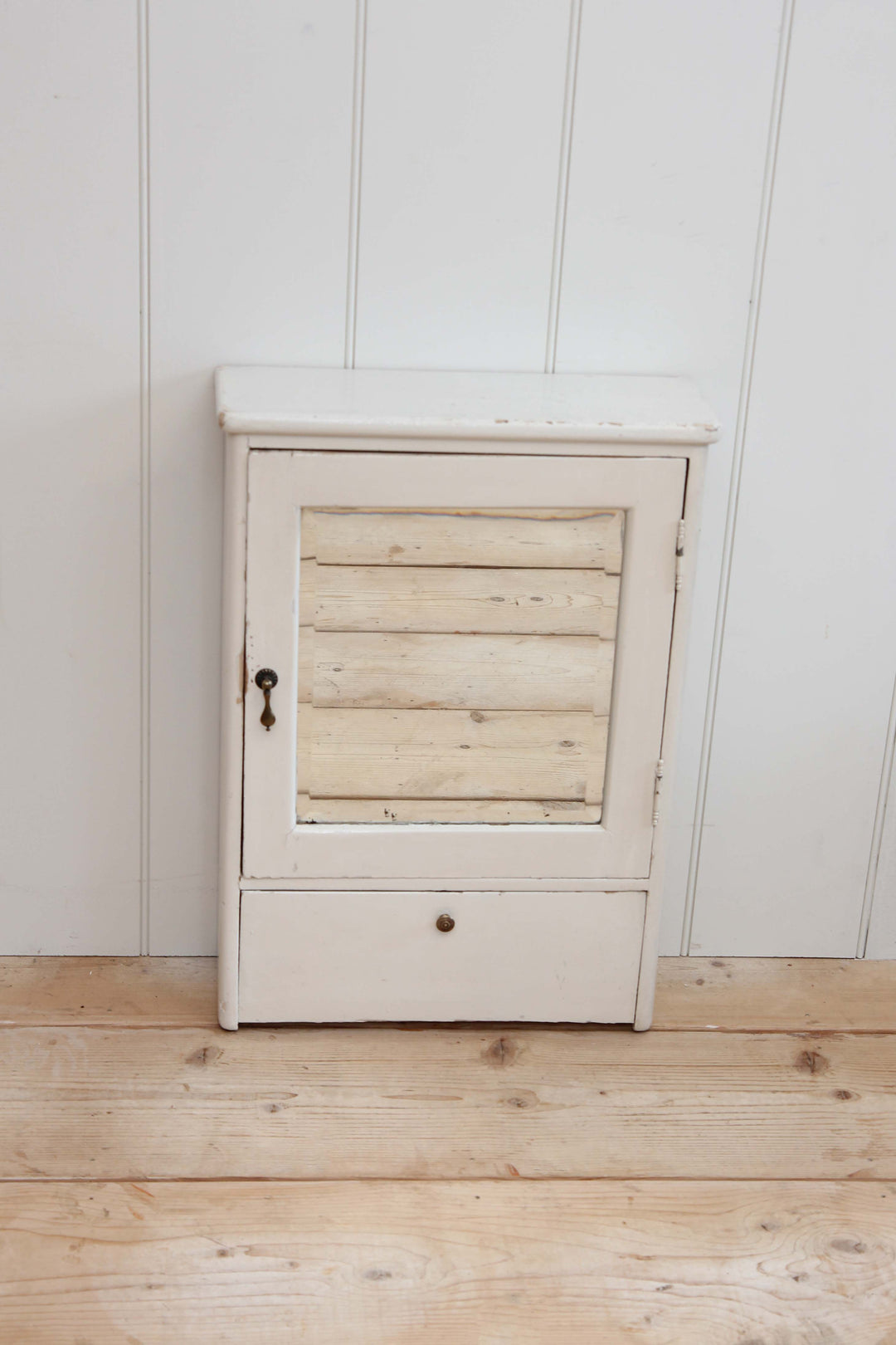 Metal Bathroom Cabinet / w Mirror