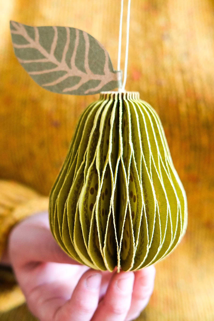 Honeycomb Decoration / Pear
