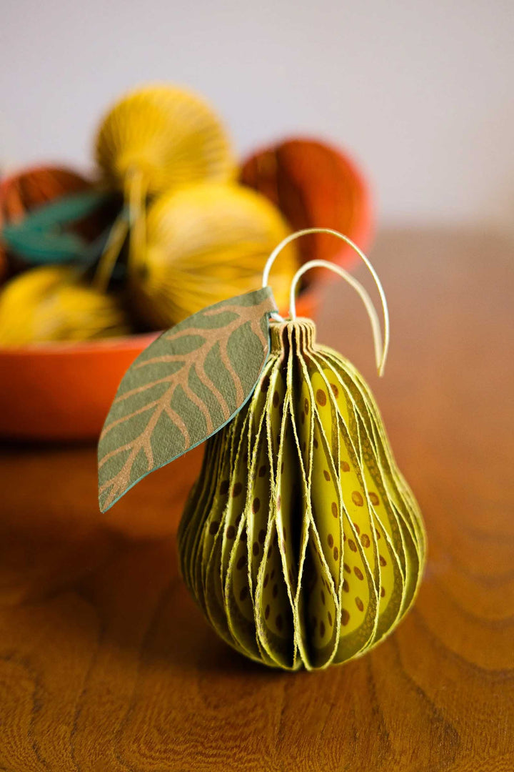 Honeycomb Decoration / Pear