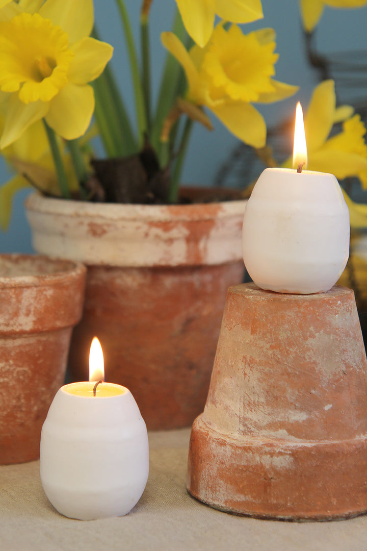 Egg Candle / white with yellow inside