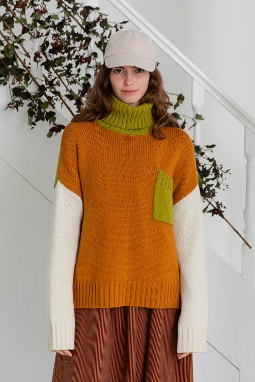 Harvey Roll Neck / Rust