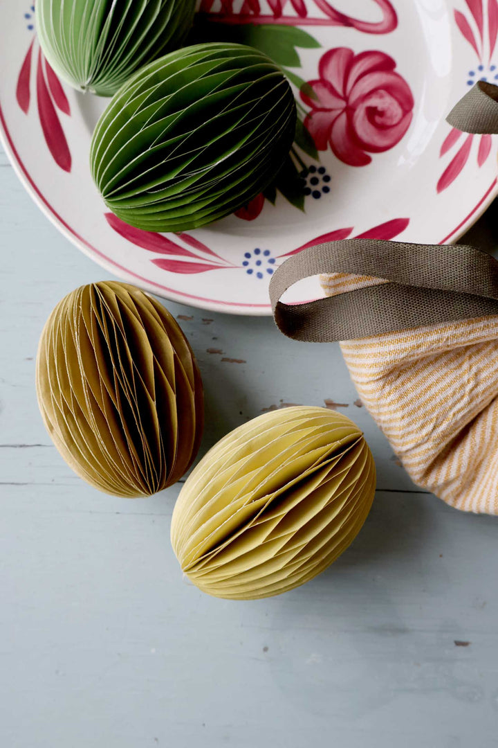 Paper Eggs Swirl Yellow Med