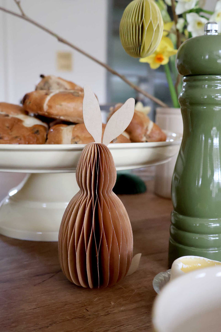 Honeycomb Hare 16cm / Walnut