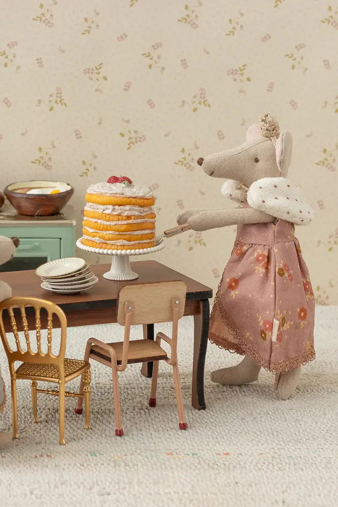 Party Cake And Cake Stand, Mouse /  Off White