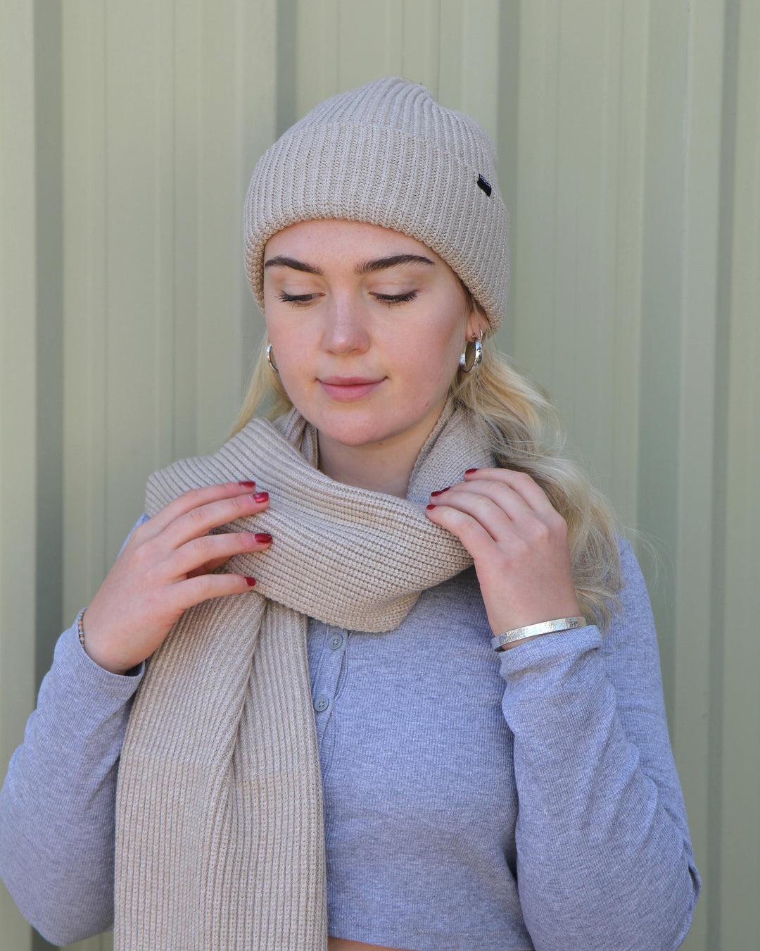 moss Copenhagen ribbed scarf trenchcoat beige detail