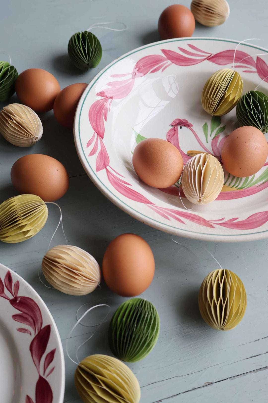 Paper Eggs Swirl Ivy / Box of 6