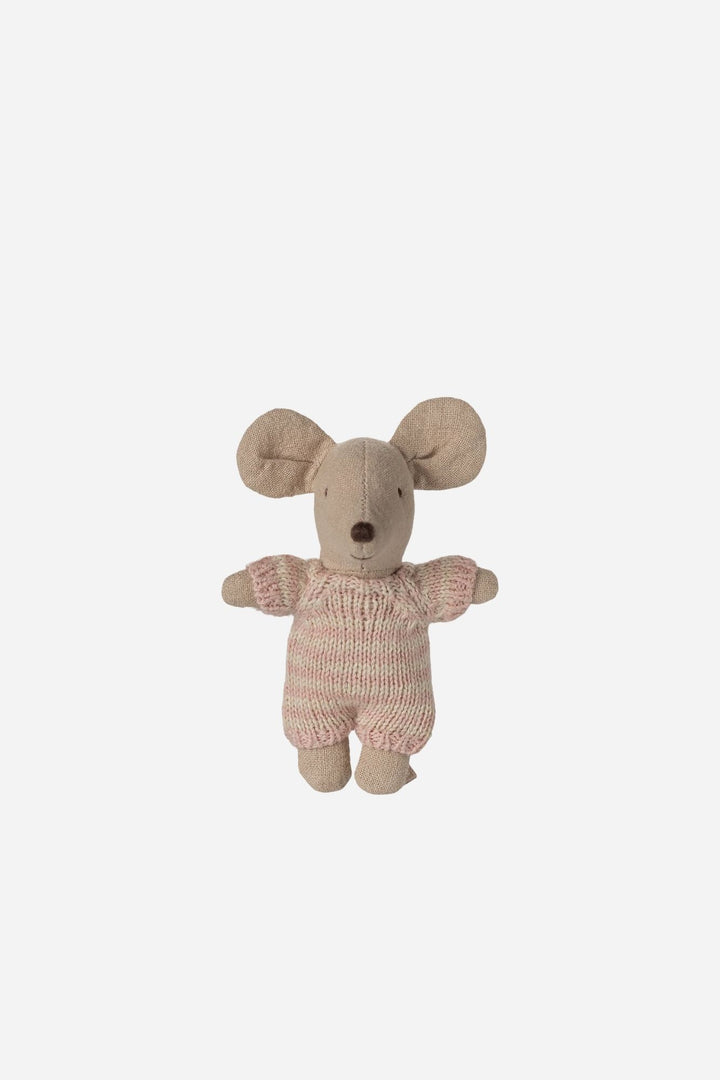 Stuffed toy mouse in a knitted outfit on a white background