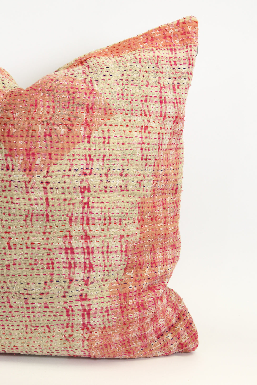 Kantha Sari Cushion / 60 x 60cm Pink