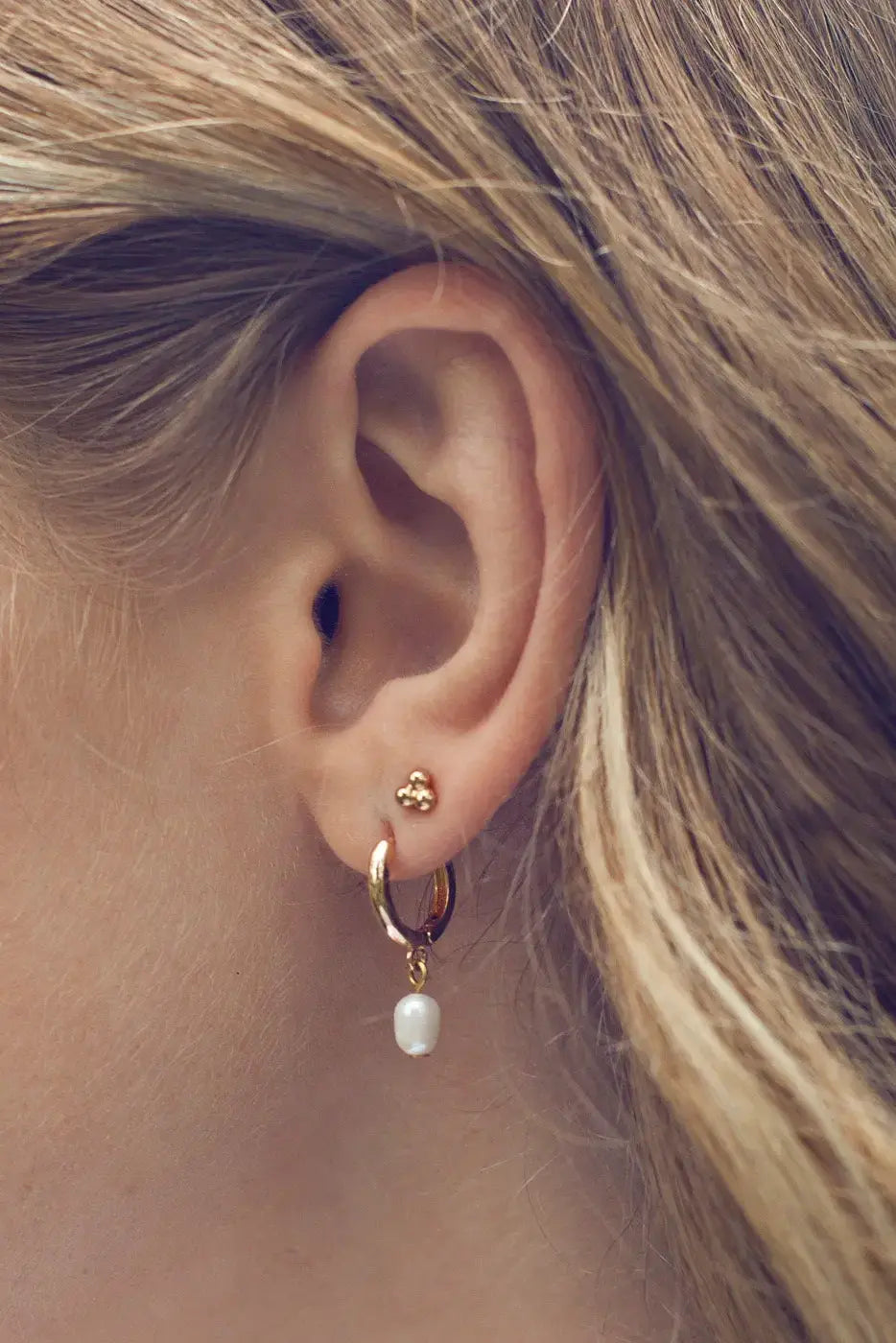 Pearl Small Hoop Earrings - Gold
