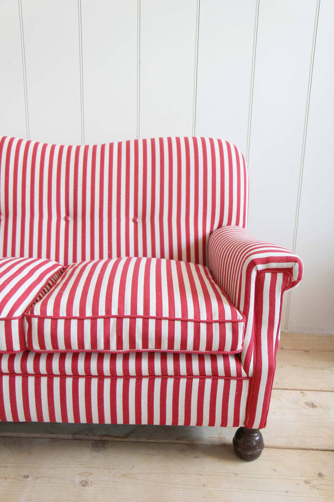 2 Seat Sofa / Red Stripe