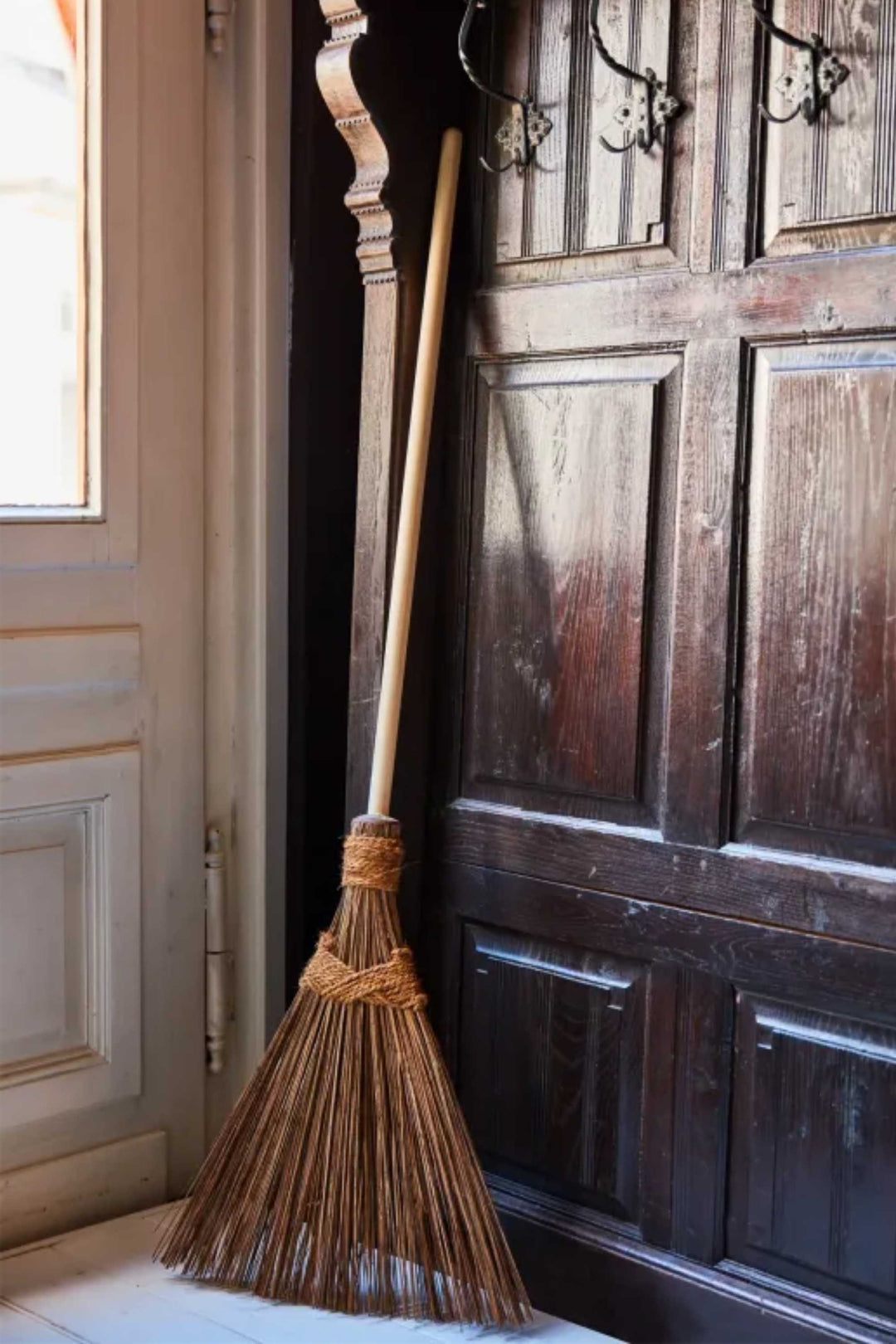 Coconut Broom Poplar Wood 145cm