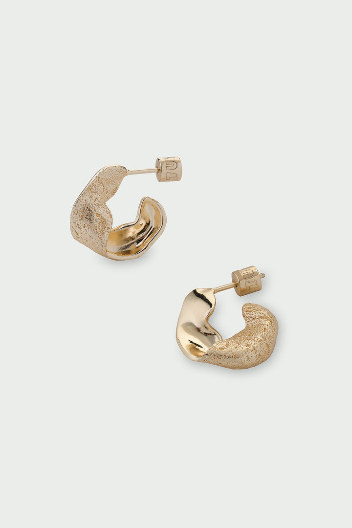 Wave Earrings / Gold