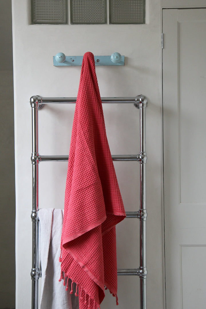 Waffle Bath Towel / Coral Red